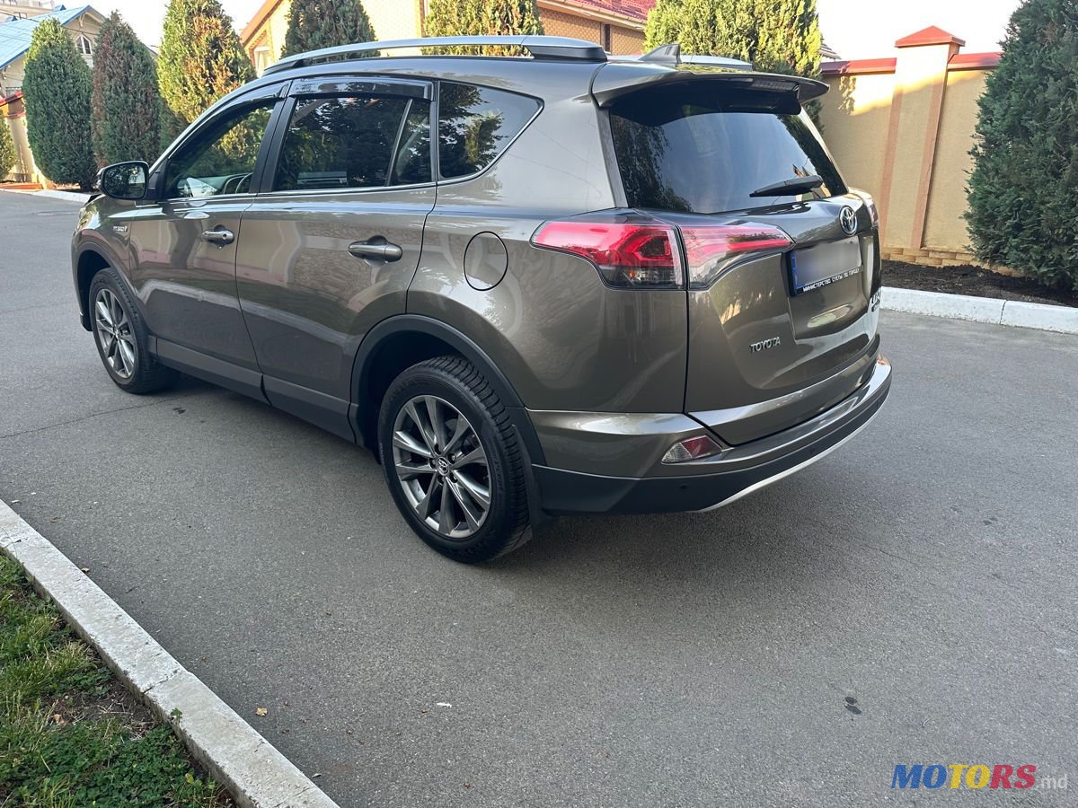 2016' Toyota RAV4 photo #2