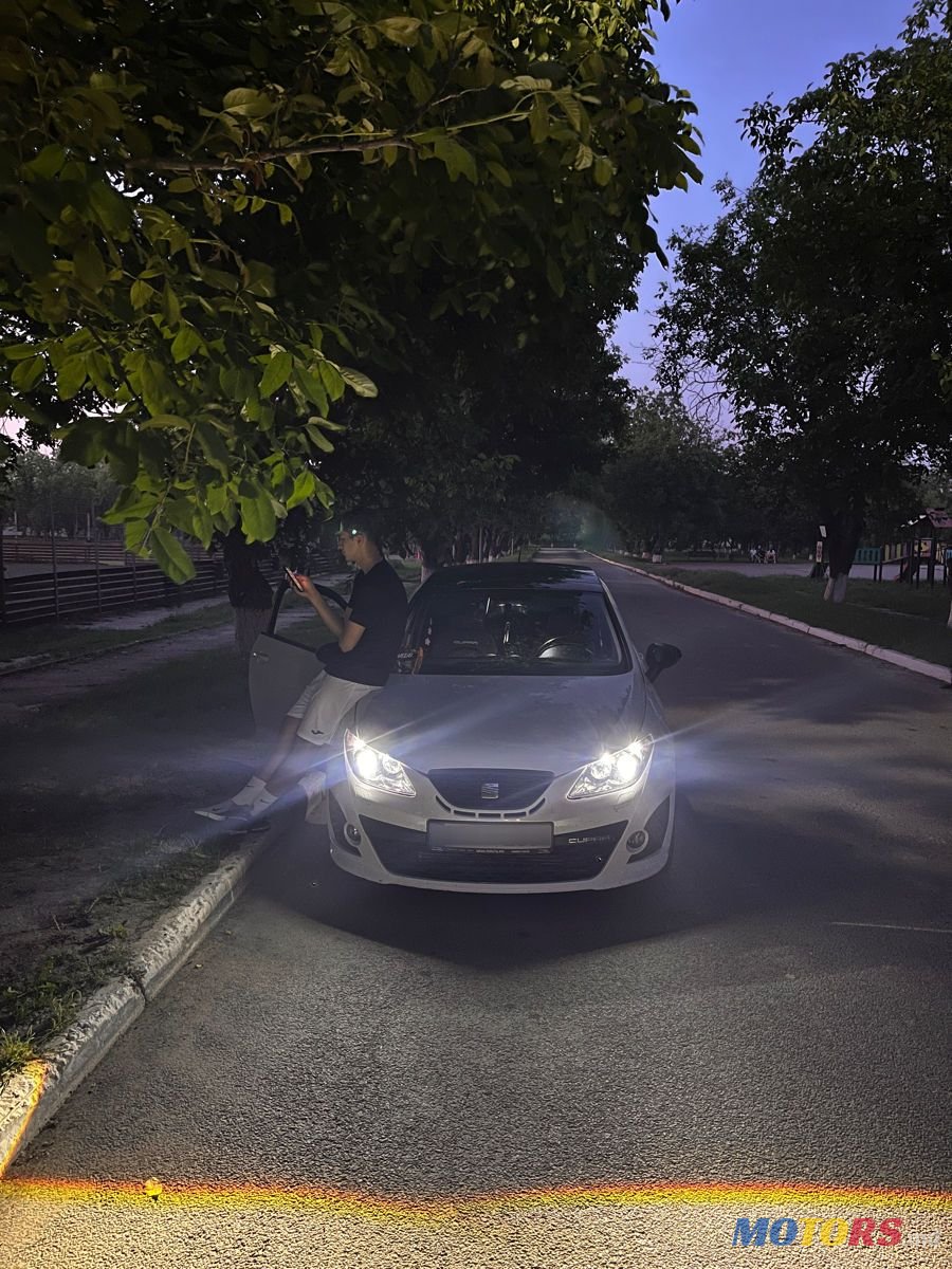 2010' SEAT Ibiza photo #2