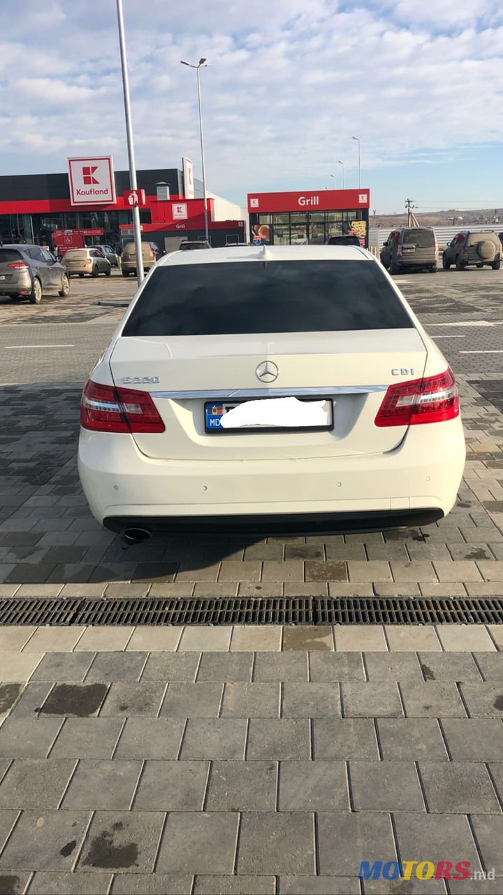 2011' Mercedes-Benz E Класс photo #2