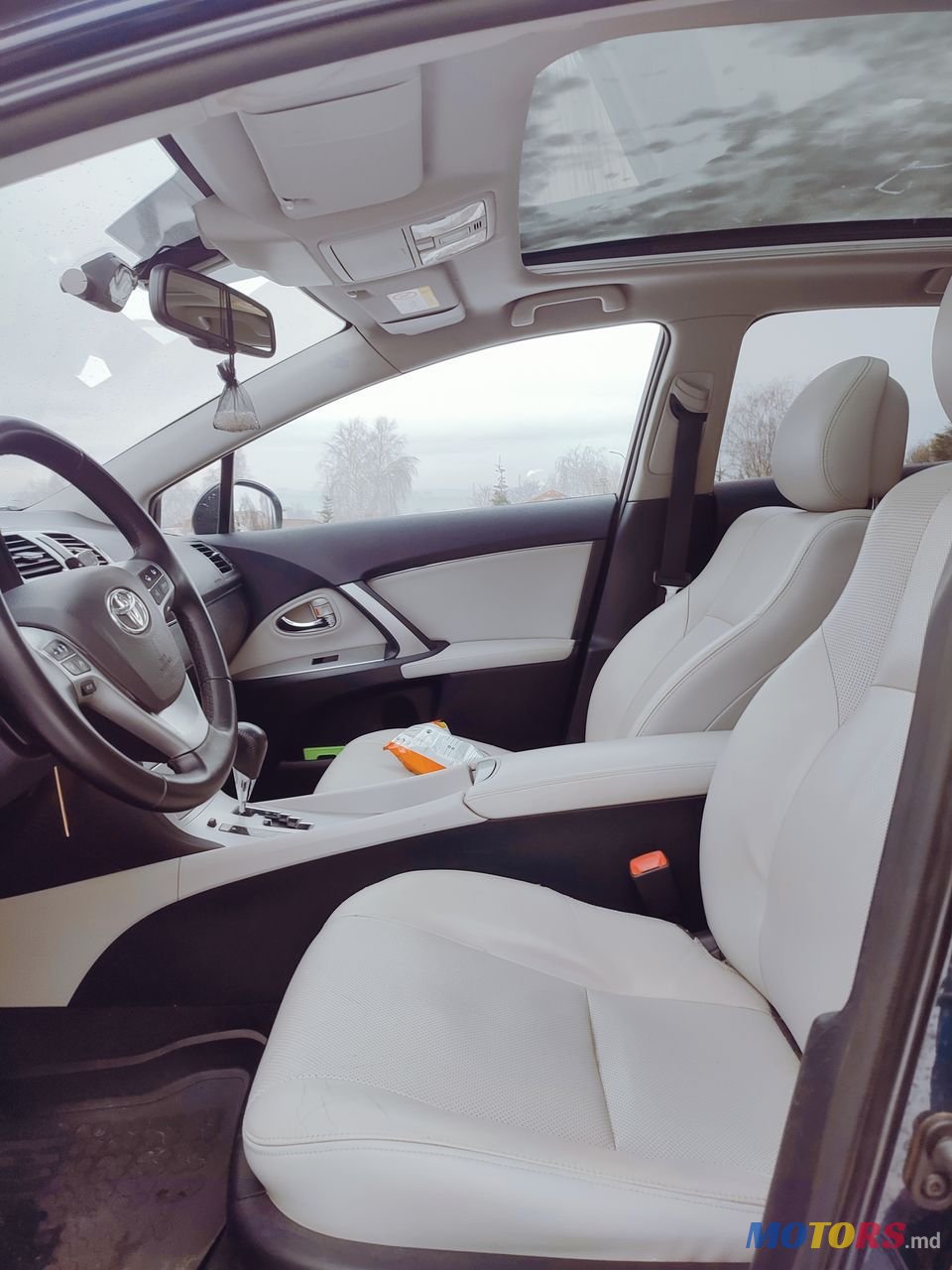 2014' Toyota Avensis photo #5