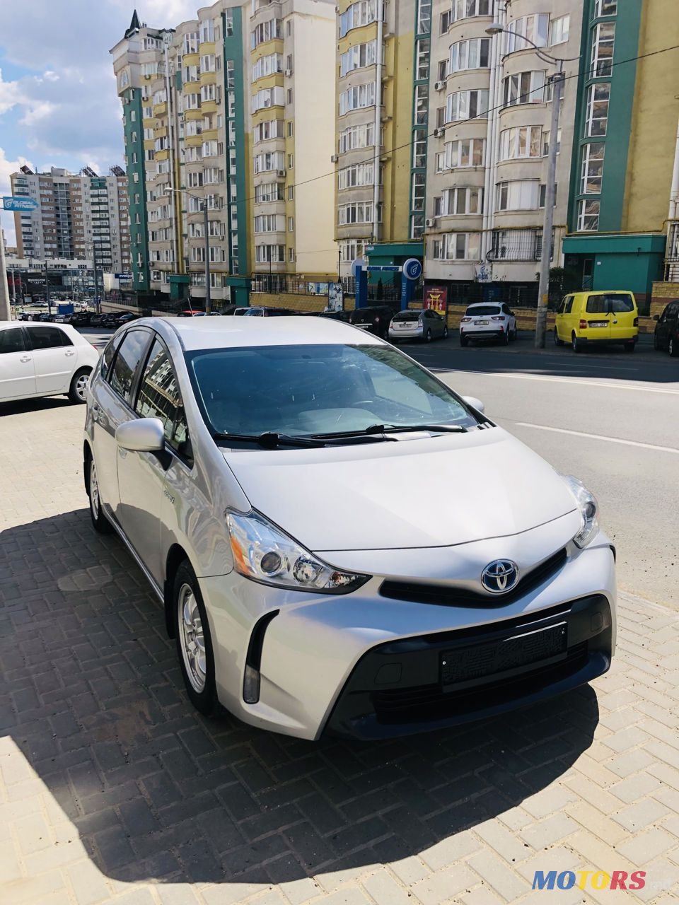 2015' Toyota Prius V photo #1