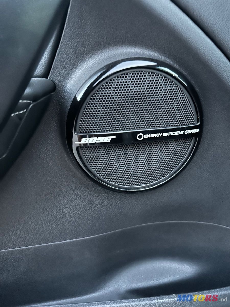 2012' Renault Megane photo #5