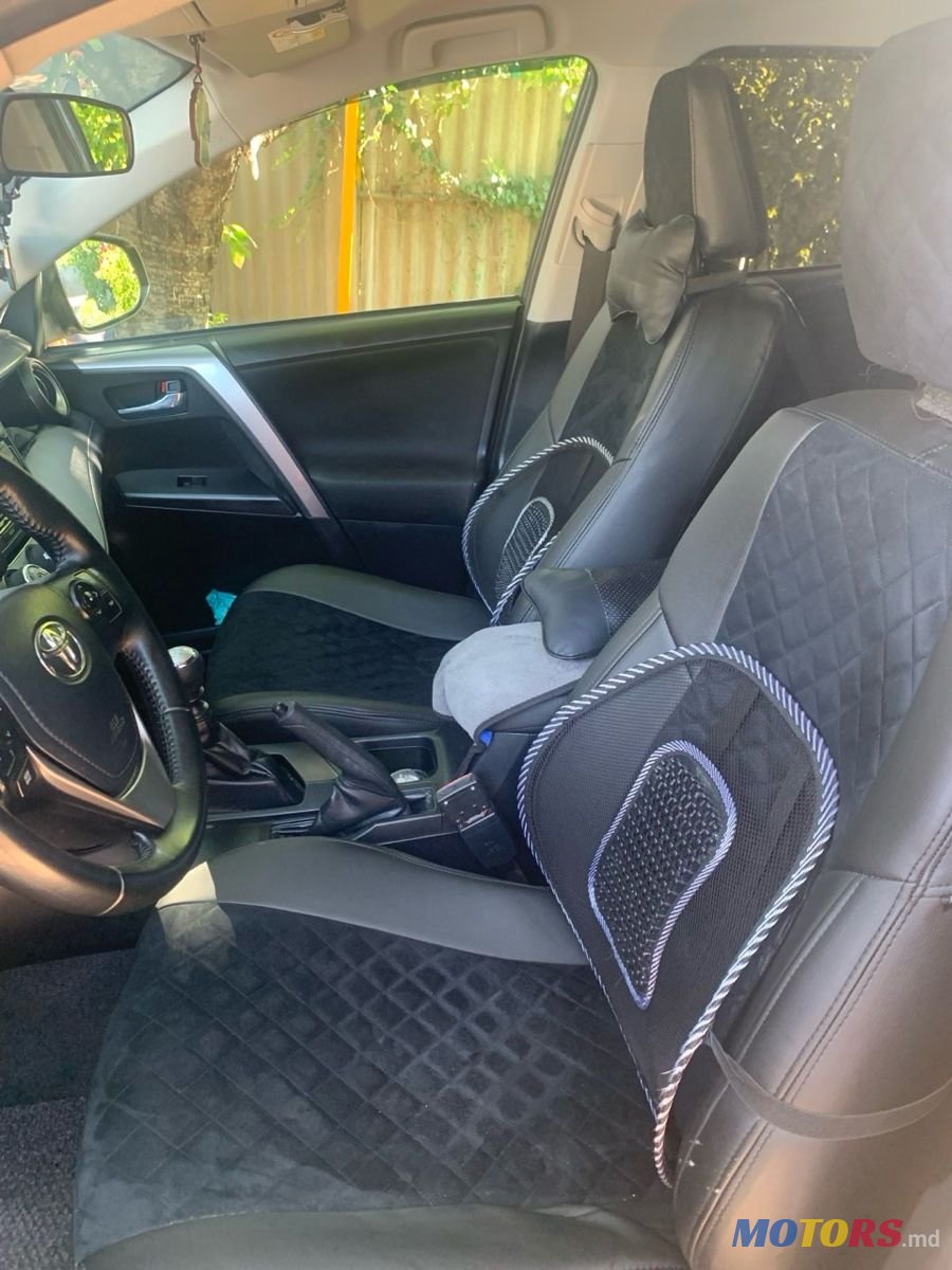 2017' Toyota RAV4 photo #2