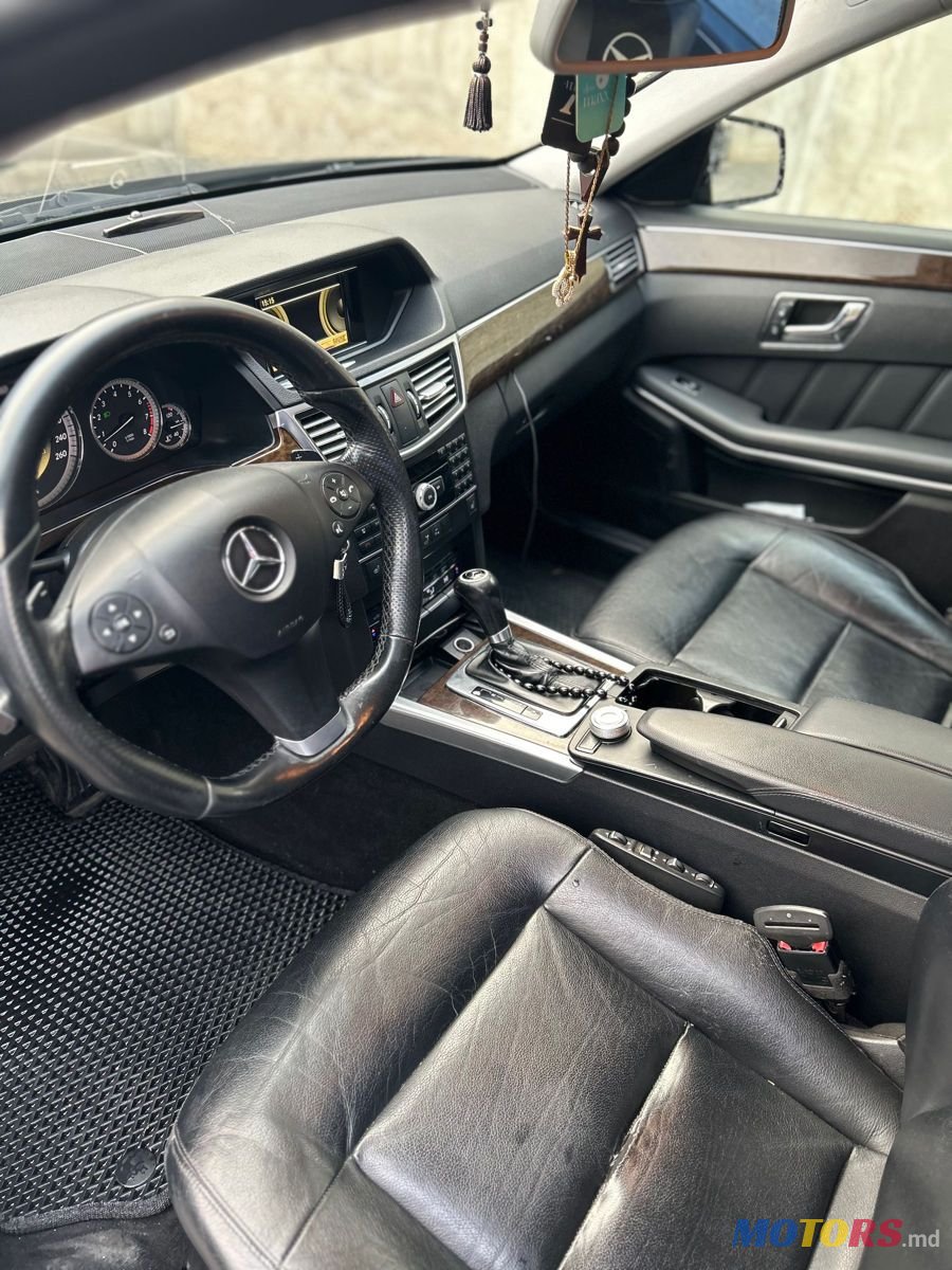 2011' Mercedes-Benz E-Class photo #6