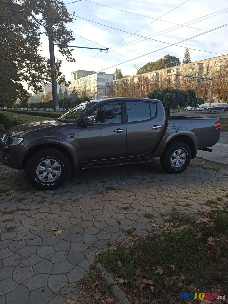 2013' Mitsubishi L Series photo #2