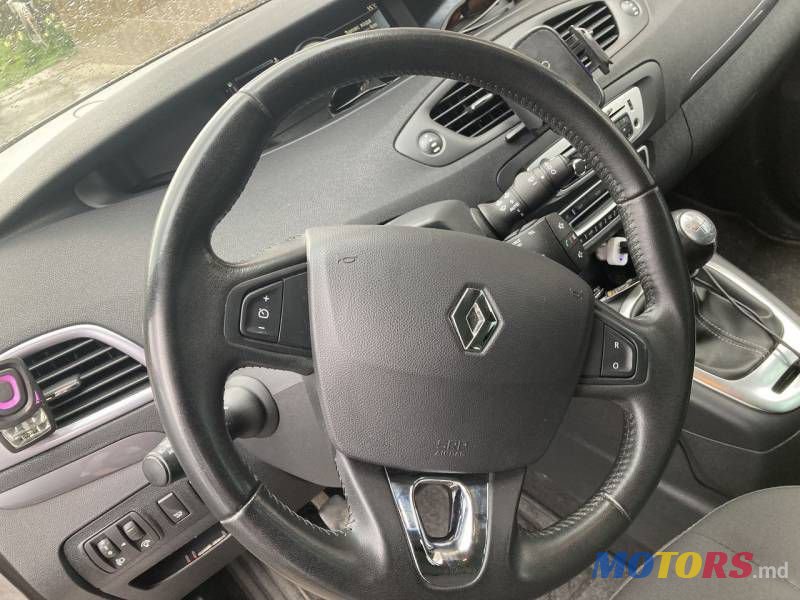 2014' Renault Grand Scenic photo #2