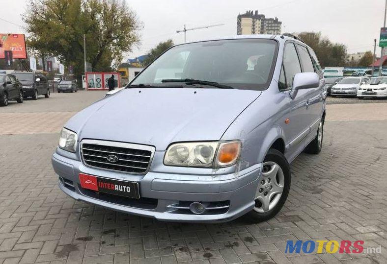 2001' Hyundai Trajet photo #1