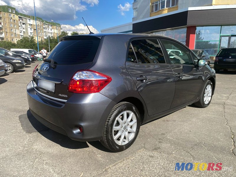 2012' Toyota Auris photo #4