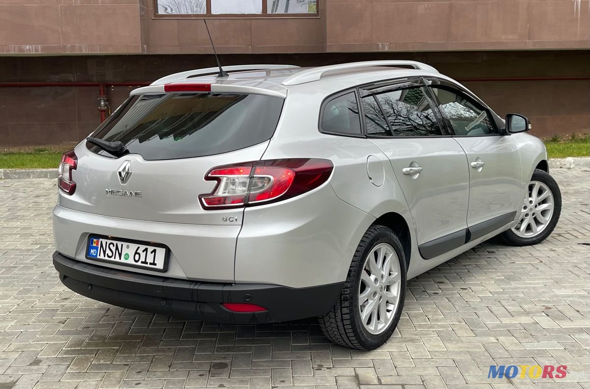 2011' Renault Megane photo #4