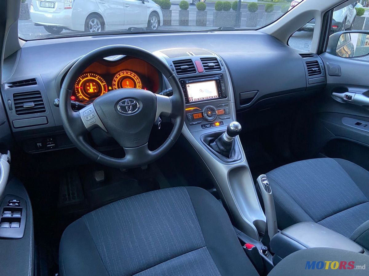 2009' Toyota Auris photo #6