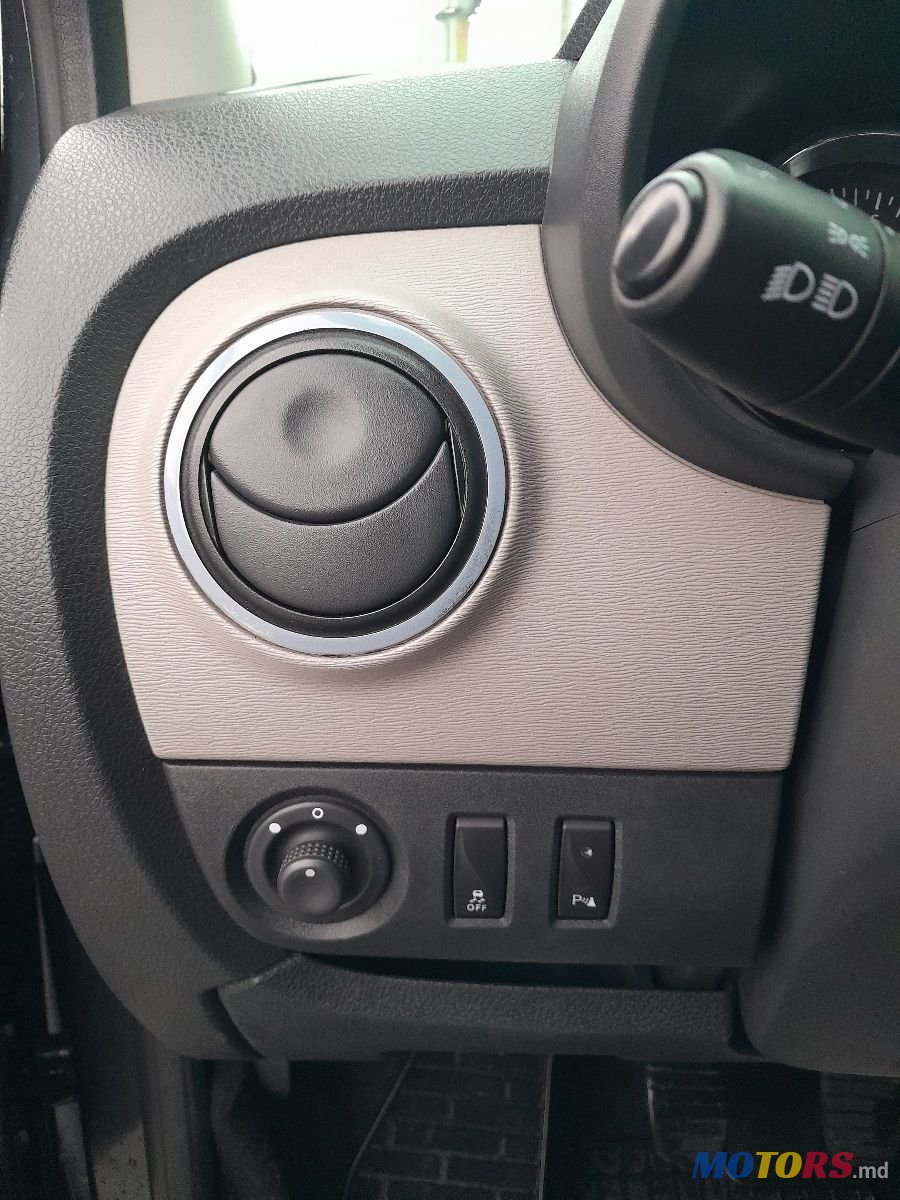 2012' Dacia Lodgy photo #3