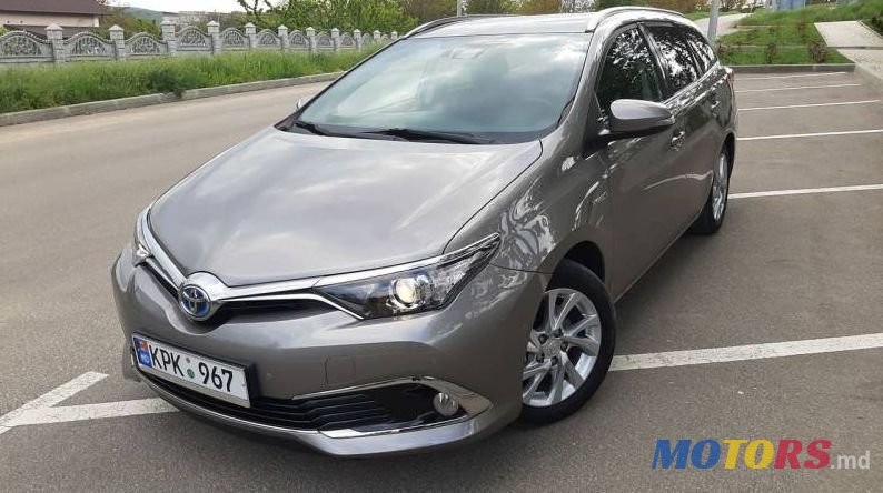 2015' Toyota Auris photo #2