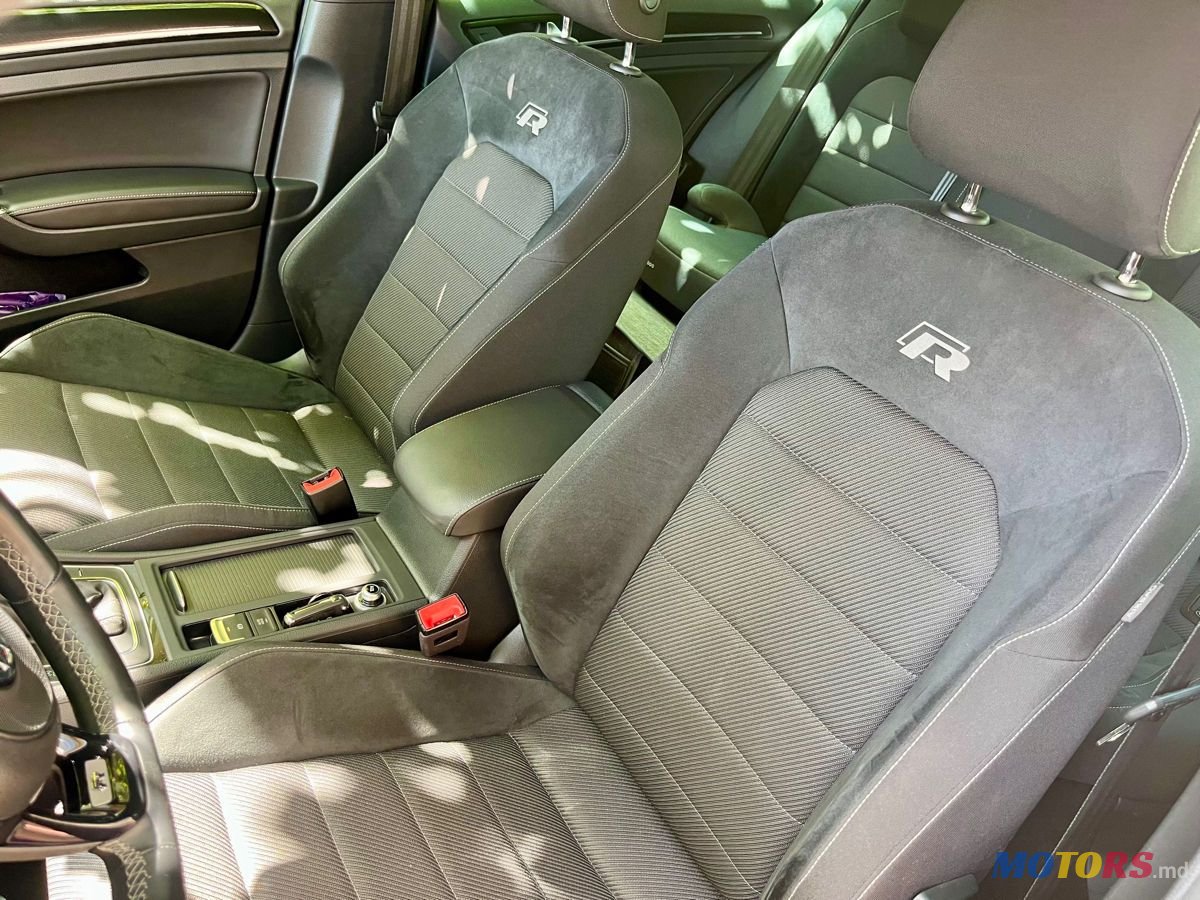 2019' Volkswagen Golf photo #5