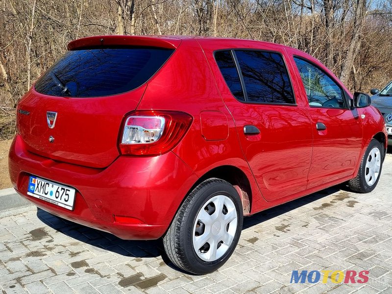 2013' Dacia Sandero photo #4