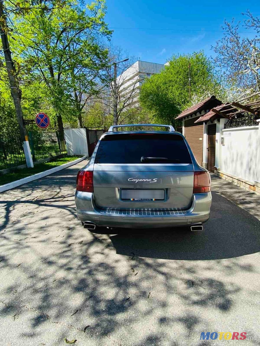 2005' Porsche Cayenne photo #6