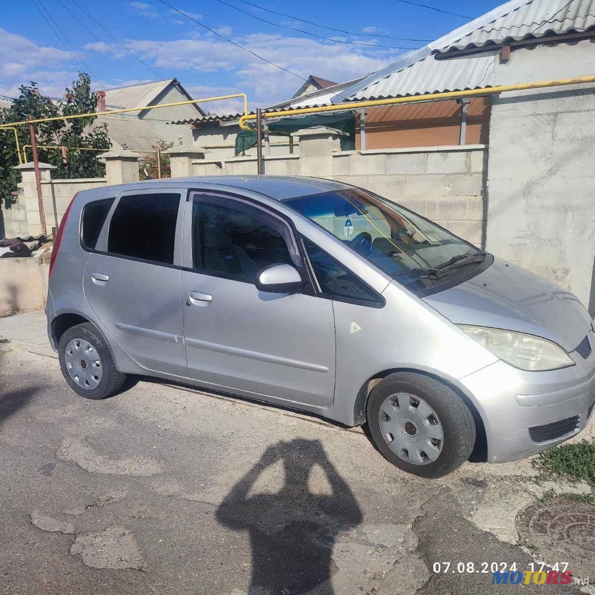 2005' Mitsubishi Colt photo #2