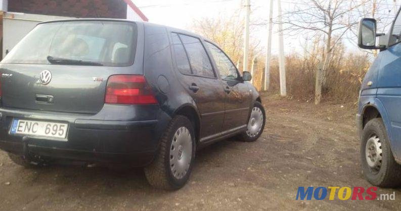 2002' Volkswagen Golf photo #1