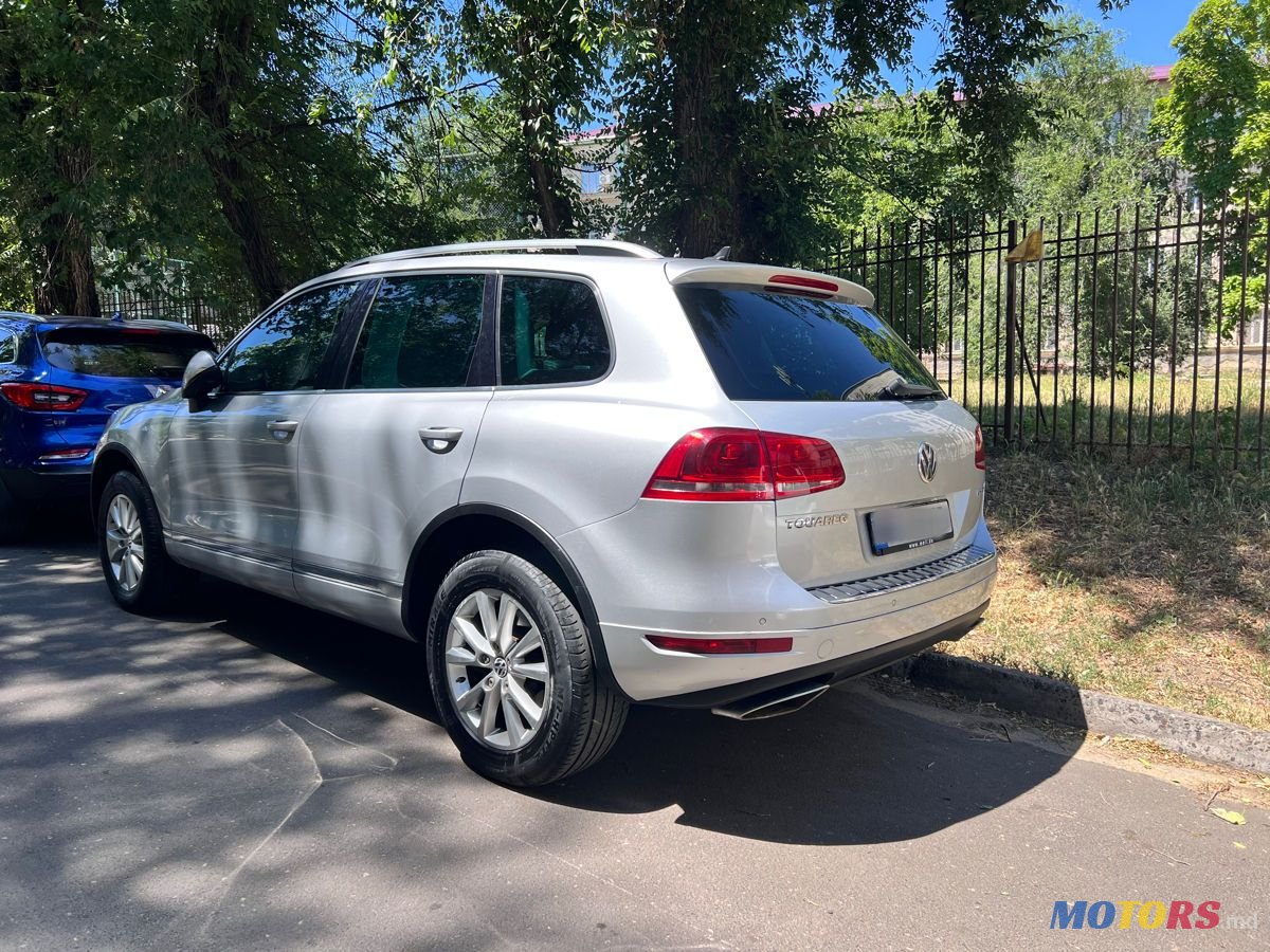 2010' Volkswagen Touareg photo #6