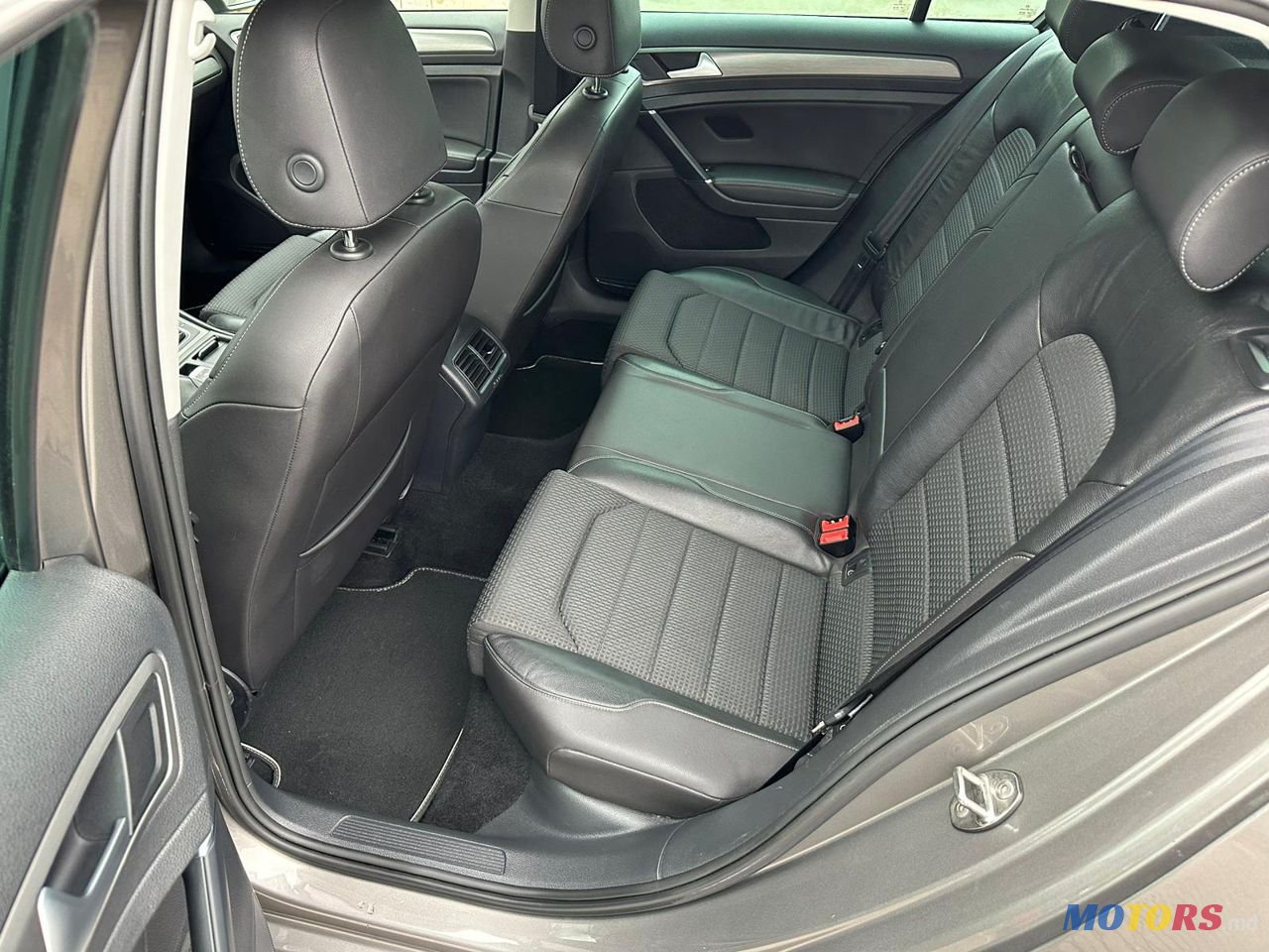 2013' Volkswagen Golf photo #5