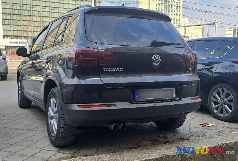 2016' Volkswagen Tiguan photo #2