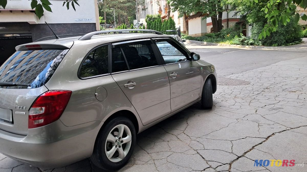 2012' Skoda Fabia photo #5