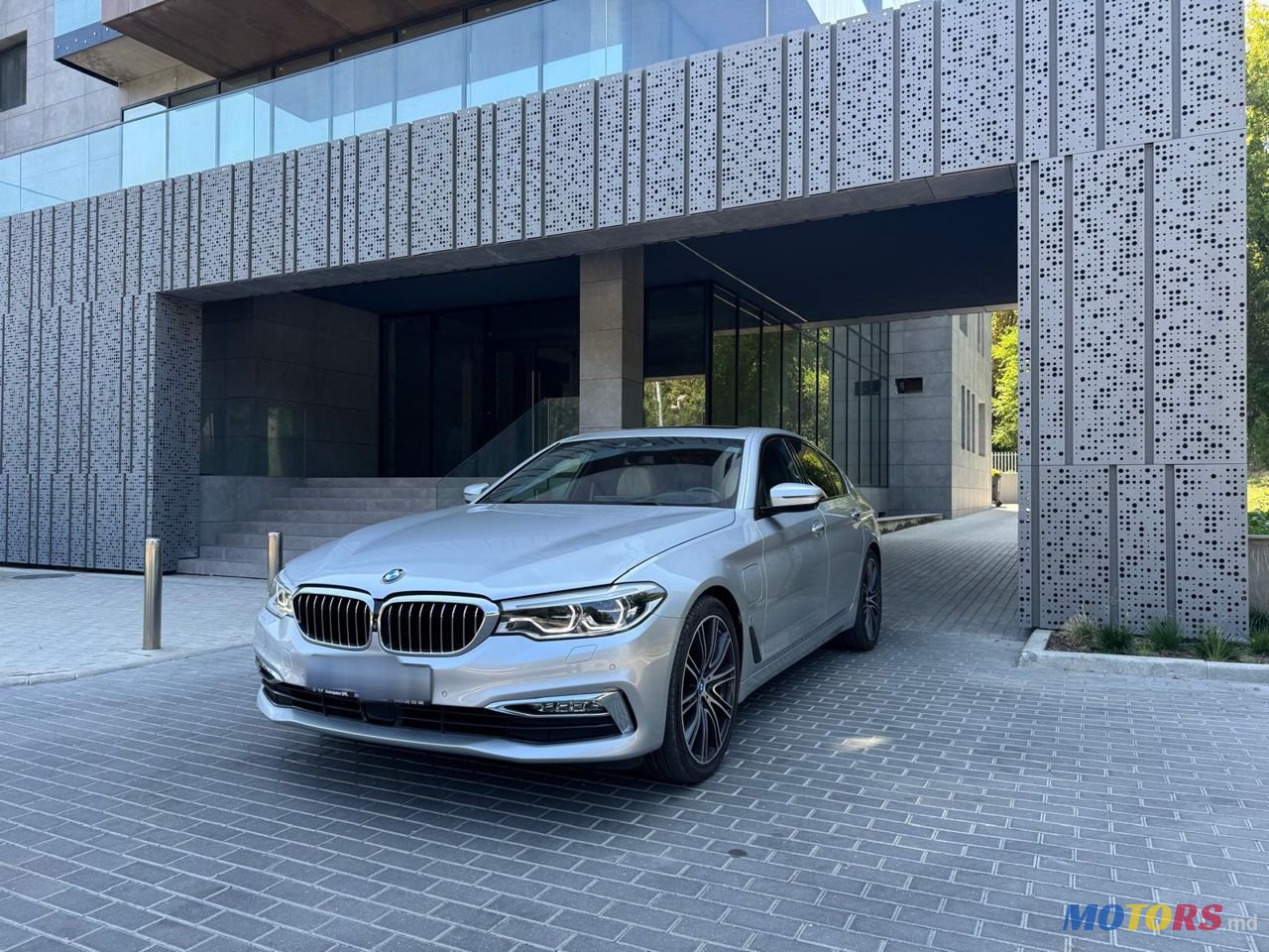 2017' BMW 5 Series photo #1