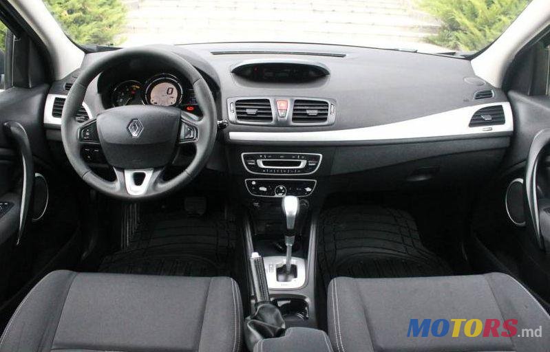 2011' Renault Megane photo #1