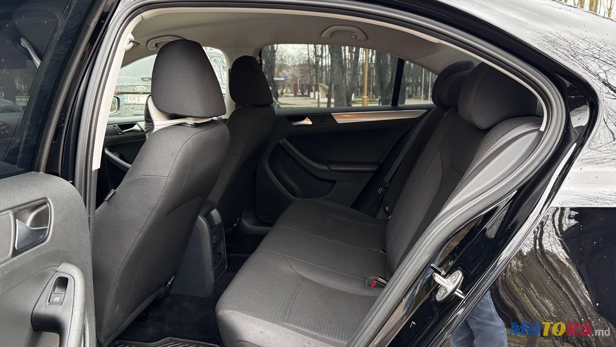 2016' Volkswagen Jetta photo #6