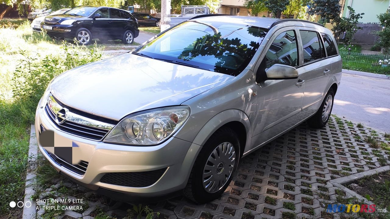 2008' Opel Astra photo #1