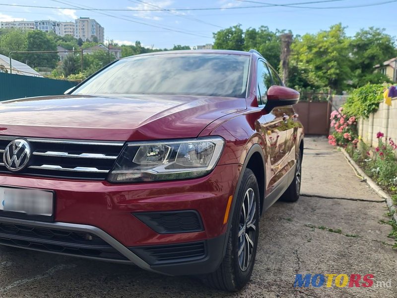 2019' Volkswagen Tiguan photo #6