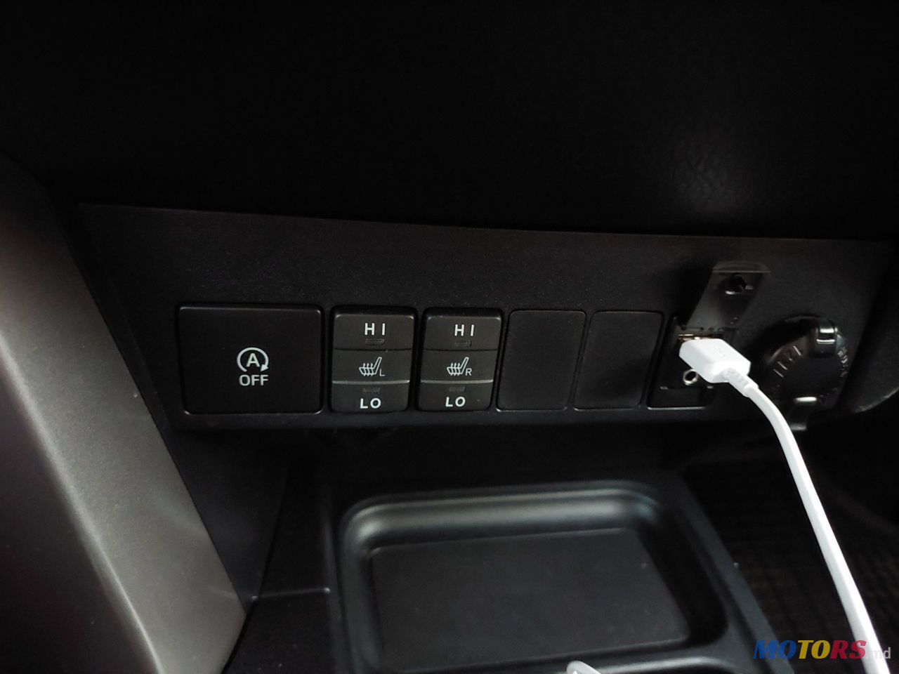 2016' Toyota RAV4 photo #5