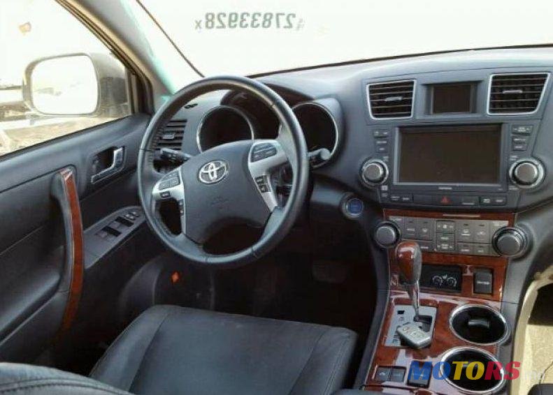 2012' Toyota Highlander photo #2