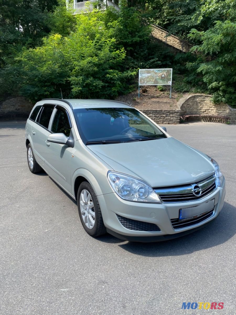 2008' Opel Astra photo #2