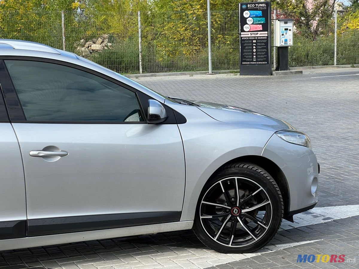 2012' Renault Megane photo #3