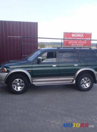 2002' Mitsubishi Montero photo #1