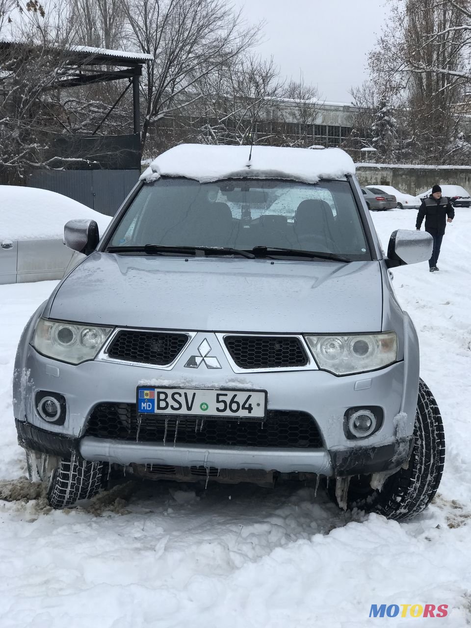 2010' Mitsubishi Pajero Sport photo #1