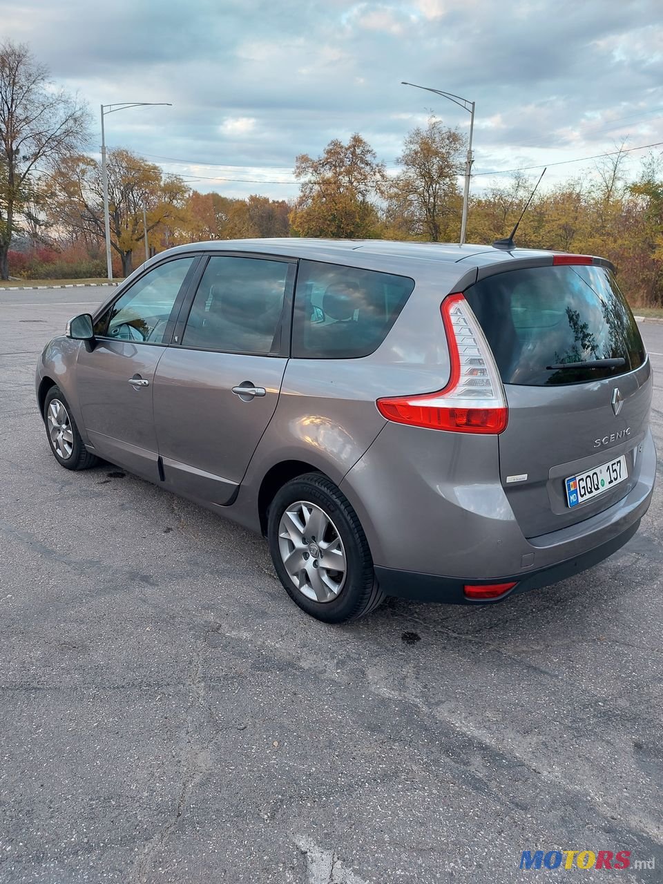 2011' Renault Grand Scenic photo #1