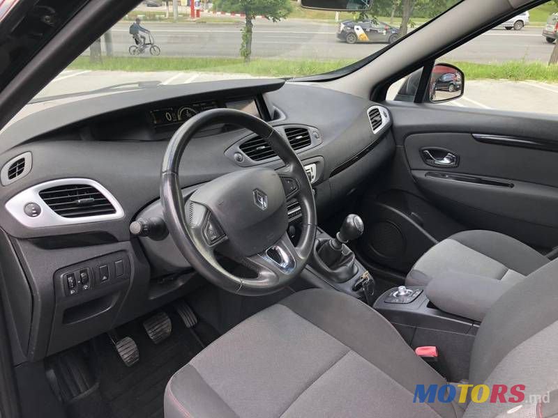 2013' Renault Scenic photo #6
