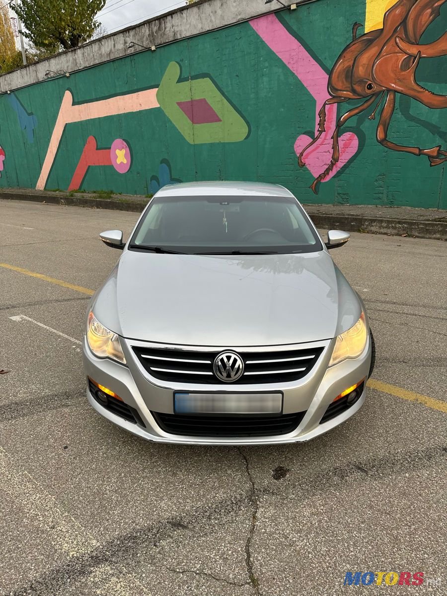 2010' Volkswagen Passat photo #5