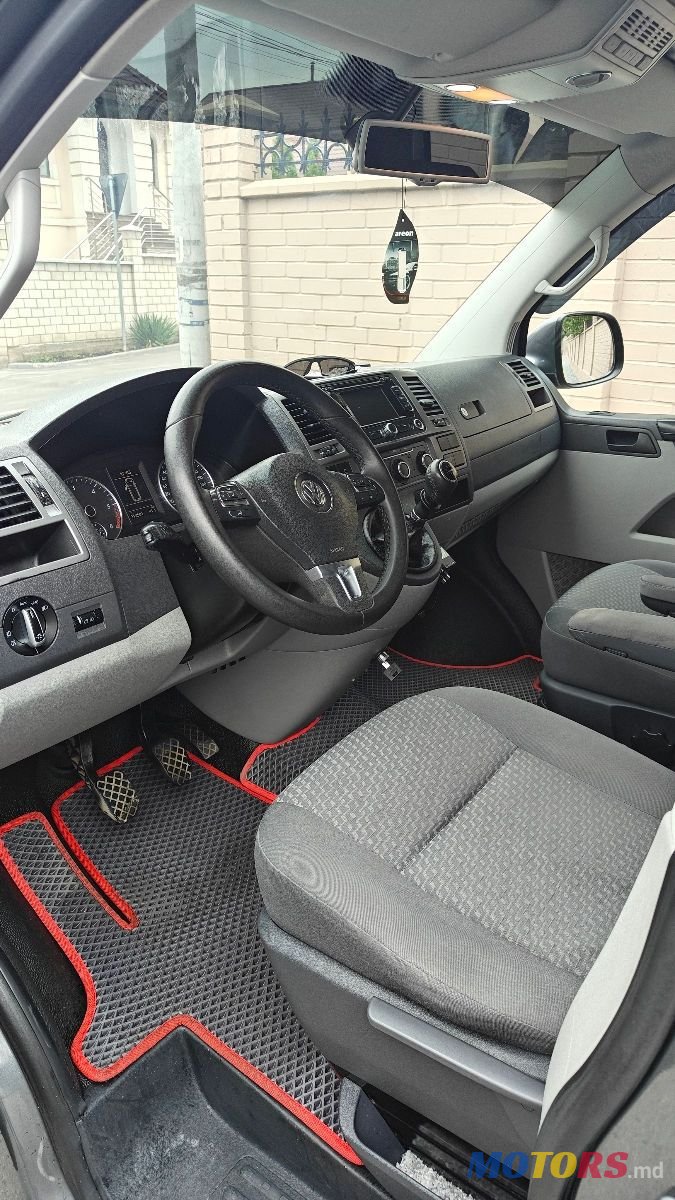 2013' Volkswagen Transporter photo #3