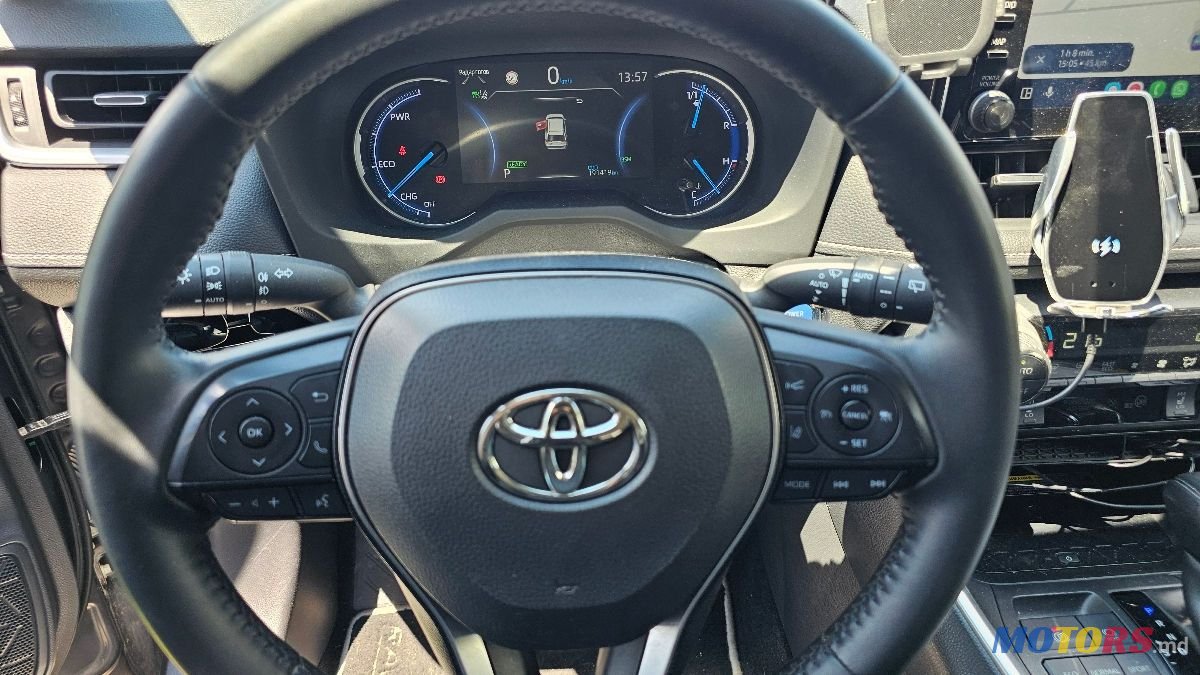 2019' Toyota RAV4 photo #4