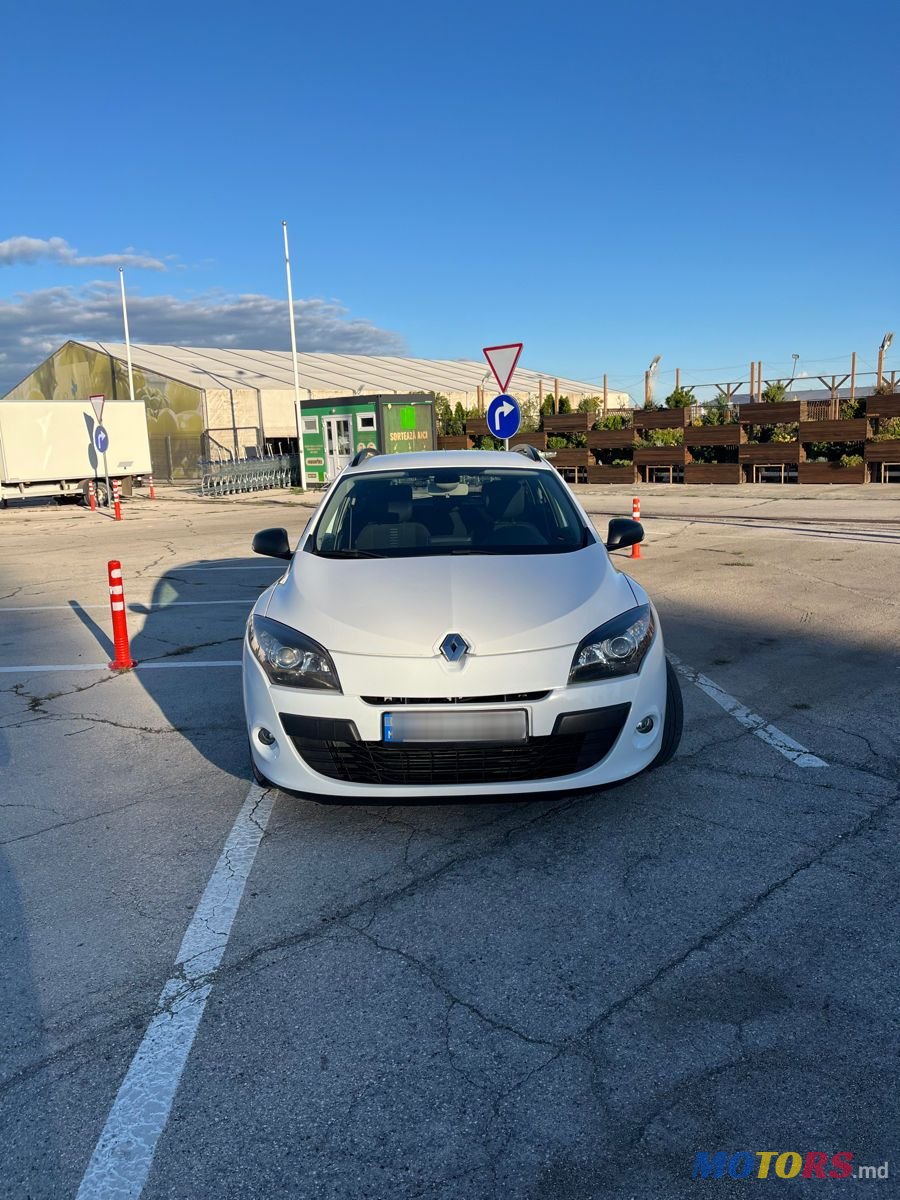 2011' Renault Megane photo #2