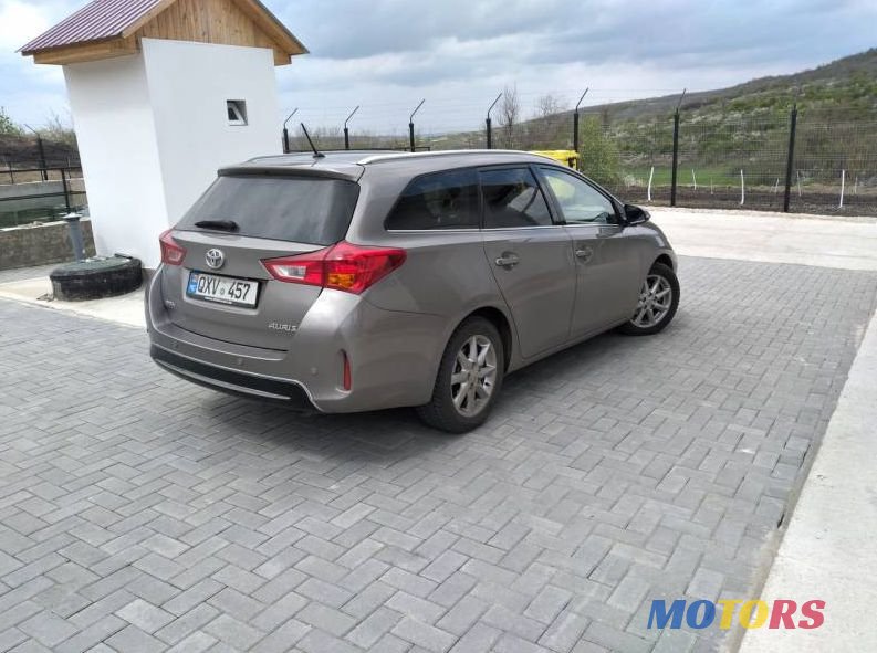 2014' Toyota Auris photo #3