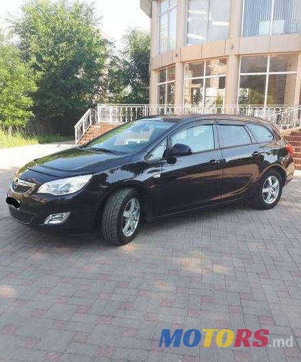 2011' Opel Astra photo #1