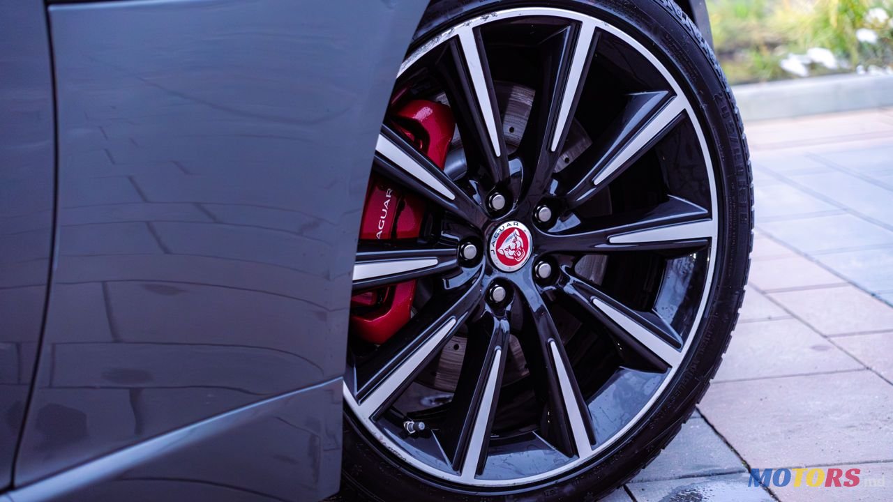 2016' Jaguar F-Type photo #3