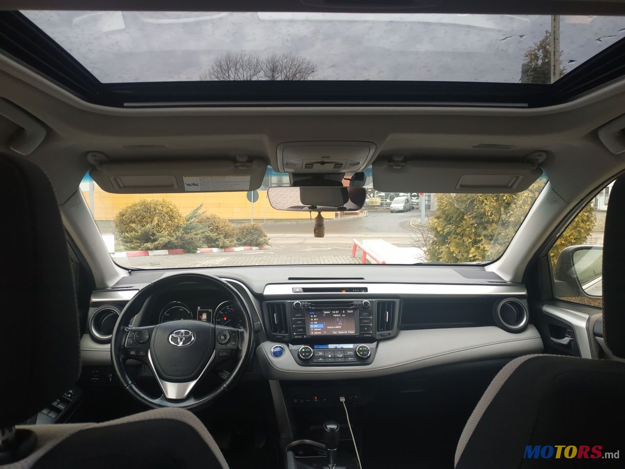 2017' Toyota RAV4 photo #5