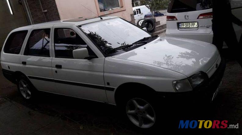 1992' Ford Escort photo #5