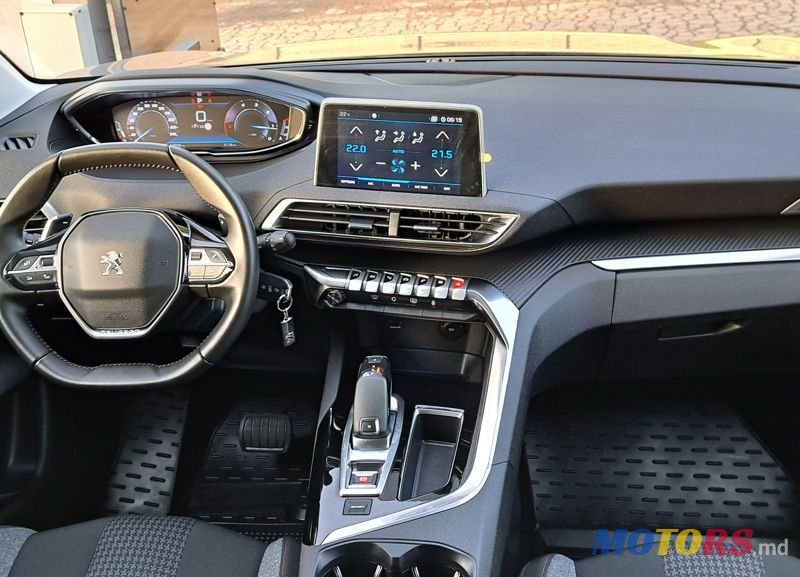 2020' Peugeot 3008 photo #3