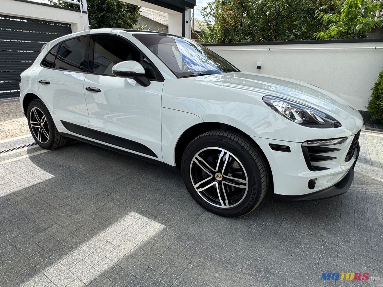 2018' Porsche Macan photo #2