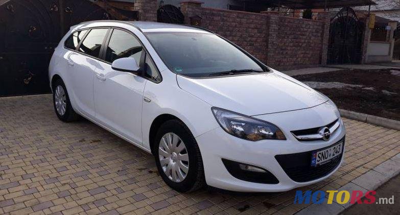 2012' Opel Astra photo #1